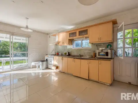 Casa 5 ambientes con 2 baños