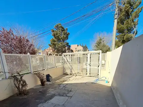 Casa 6 ambientes con 2 baños