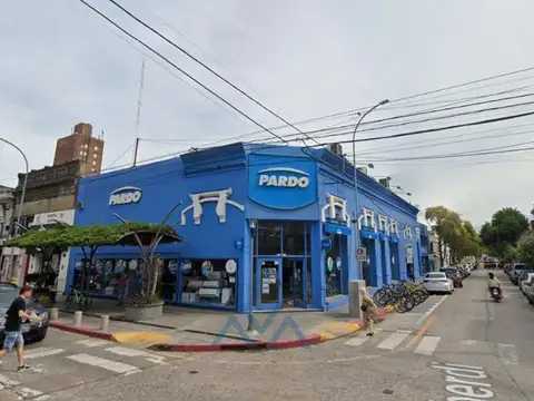 Venta local comercial en el centro de Bell Ville - 780 m² cubiertos en lote de 625 m²