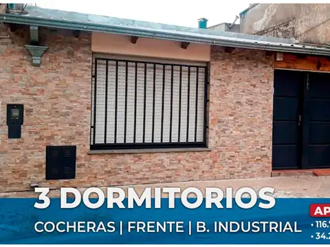 CASA EN VENTA 3 DORMITORIOS - 2 COCHERAS