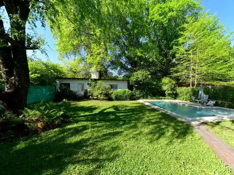 VENTA CASA 5 AMBIENTES EN BARRIO PARQUE PERÓ