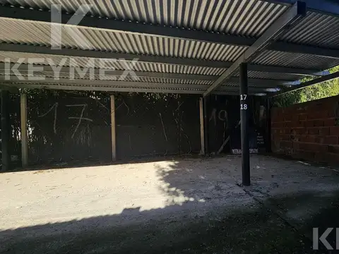 Cocheras con local comercial en venta en La Plata