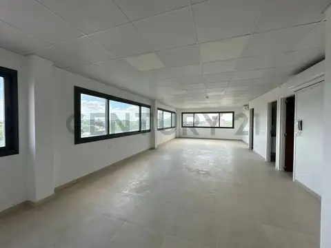 Oficina en Alquiler al Este