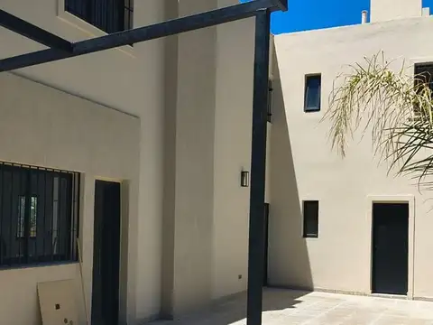 HERMOSA CASA MAS DEPARTAMENTO EN CHACRAS DE CORIA