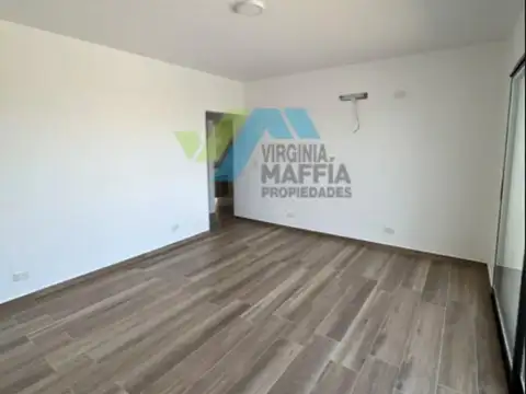 Casa 5 ambientes con 4 baños