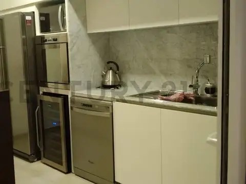 Casa en Alquiler con 2 cocheras