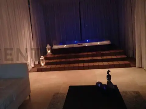 Avenida Italia 5000, Piso 0