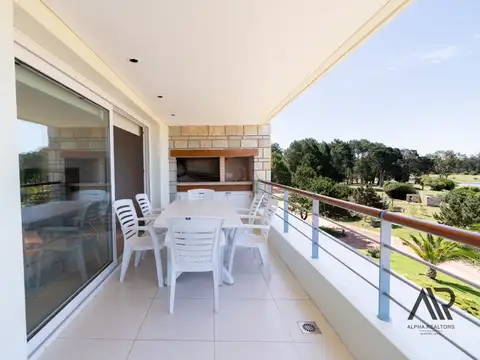 Apartamento en venta de 2 dormitorios c/ cochera en Playa Mansa