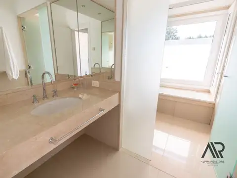 Apartamento en venta de 2 dormitorios c/ cochera en Playa Mansa