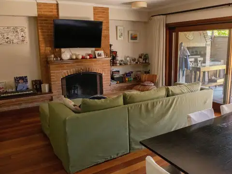 Casa 6 ambientes con 2 baños