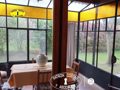 Casa en Venta con 2 cocheras