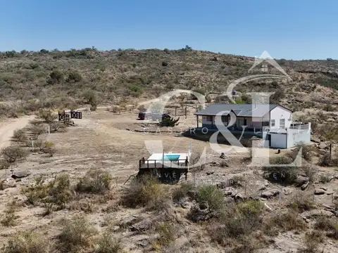 ESPECTACULAR ESTANCIA CON 4 DORMITORIOS, PILETA, 20.000M² DE TERRENO B° PIEDRA DE LUNA, CABALANGO