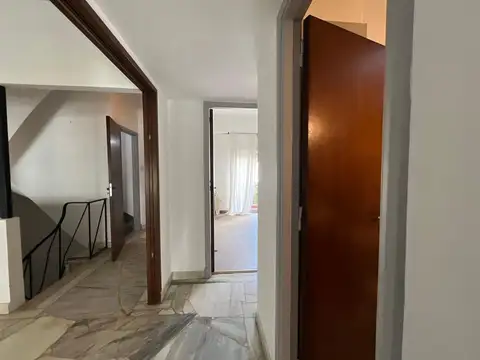 Depto Tipo Casa en Alquiler con 1 cocheras