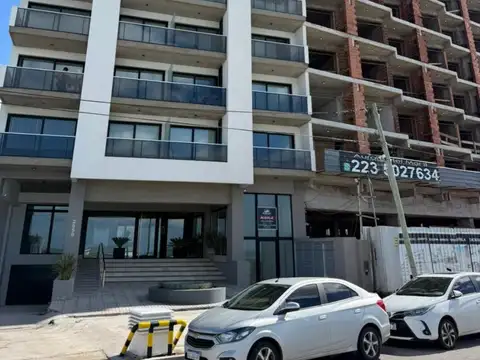 Venta semipiso 3 ambientes con cochera cubierta en Aurora del Mar I, frente al mar