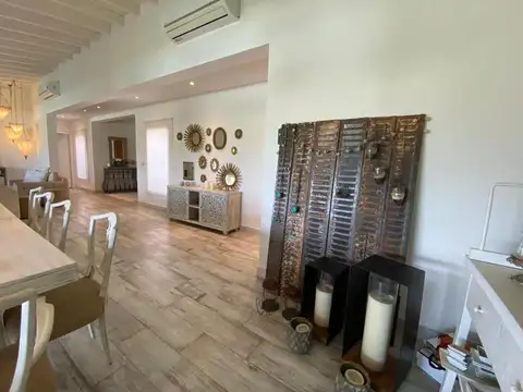 Casa en Alquiler Temporal con 4 cocheras