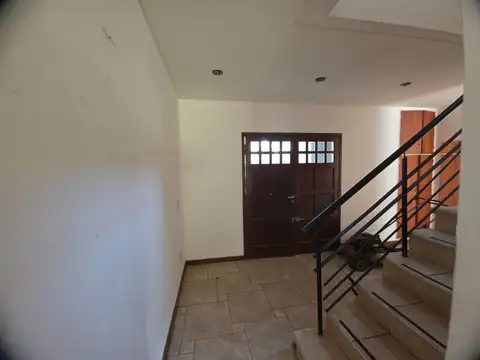 Casa 2 plantas,caldera, pileta,fondo, con detalles