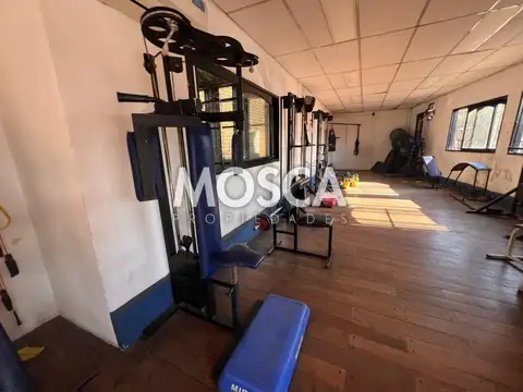 vendo ideal inversor importante esquina Galpón gran terreno y casa