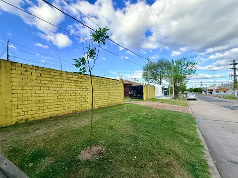Local comercial sobre Ruta con salida a calle 17.
