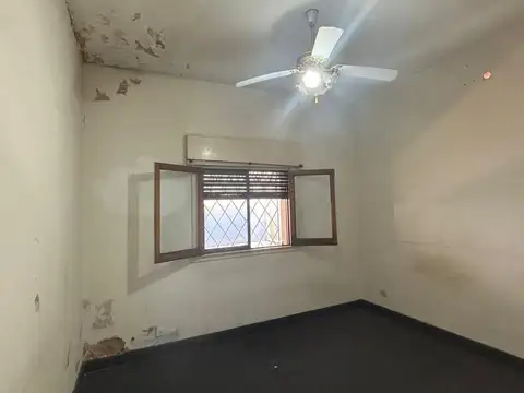 GALPON O DEPOSITO   CASA DE 4 AMBIENTES, PARQUE Y VARIAS COCHERAS