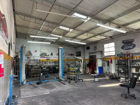 GALPON O DEPOSITO   CASA DE 4 AMBIENTES, PARQUE Y VARIAS COCHERAS