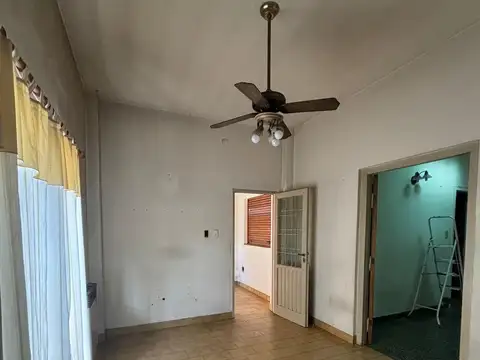 GALPON O DEPOSITO   CASA DE 4 AMBIENTES, PARQUE Y VARIAS COCHERAS