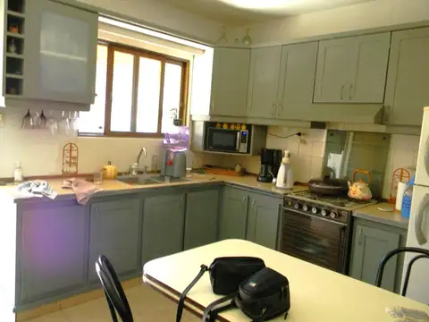 Casa 6 ambientes con 2 baños