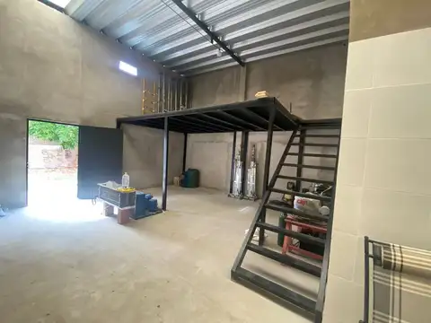 SE ALQUILA GALPON CON LOCAL COMERCIAL Y OFICINA