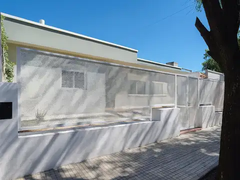 Casa en venta – Barrio ATE – Calle Peteroa U$D 77.000
