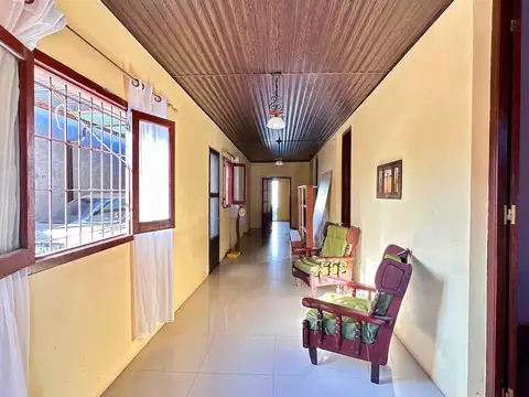 Casa en Alquiler con 3 cocheras
