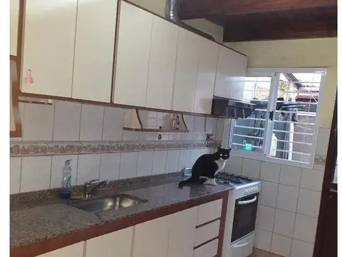 Casa 3 ambientes con 1 baño