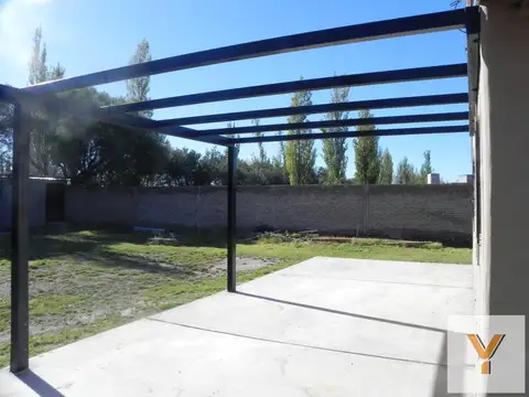 Casa 8 ambientes con 3 baños