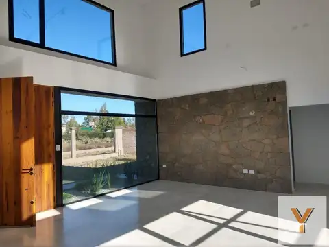 Casa en venta - 4 Dormitorios 3 Baños - 2.600Mts2 - San Rafael, Mendoza