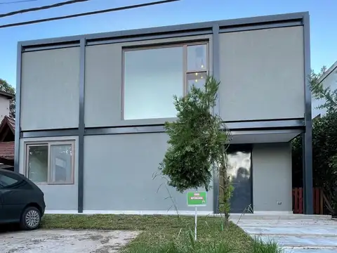 Casa en Venta con 2 cocheras