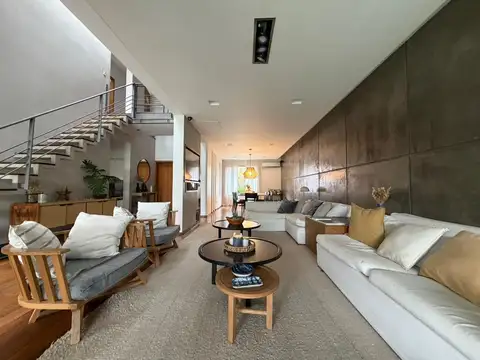 Casa 6 ambientes con 3 baños