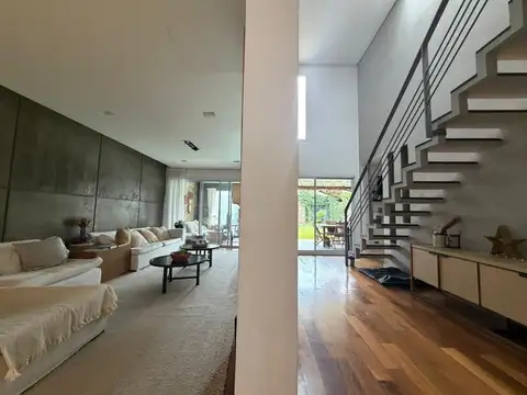 Casa en Venta en Barrio Parque, USD 480.000