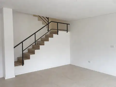 Depto Tipo Casa en Alquiler de 3 dormitorios