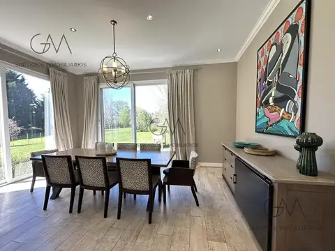 Casa 5 ambientes con 4 baños