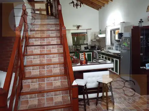 Casa en Venta con 3 cocheras