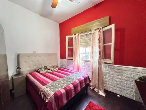 CASA DE 3 PLANTAS CON INGRESOS INDEPENDIENTES