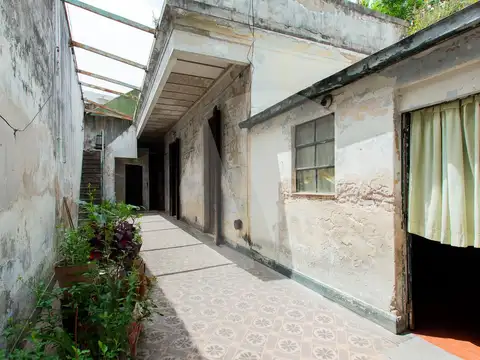 Oportunidad Casa a Refaccionar! Posibilidad de vender el lote de al lado en conjunto!