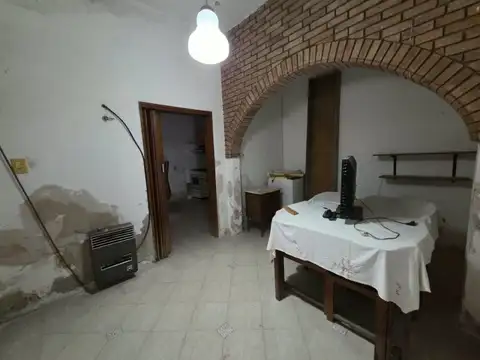 Casa 6 ambientes con 2 baños