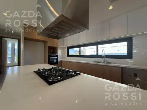 Casa 5 ambientes con 3 baños