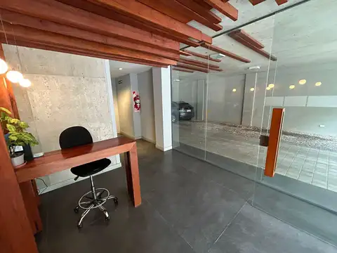 Oficina en Venta con 3 cocheras