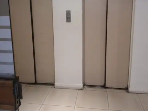 Oficina 7 ambientes con 1 baño