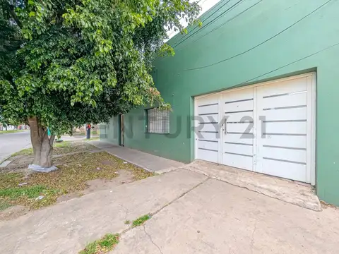 CASA - DOS DORMITORIOS - COCHERA - PATIO - GALPON - MATHEU, ROSARIO .