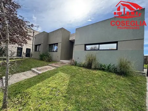 Casa  en Alquiler en Santa Guadalupe, Pilar del Este, Pilar