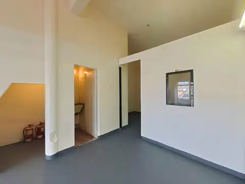 Excelente Local Comercial sobre Importante Avenida – Villa Luro, Capital Federal