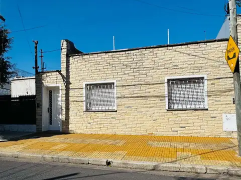 VENTA CASA CON JARDÍN EN BECCAR – APTA CRÉDITO