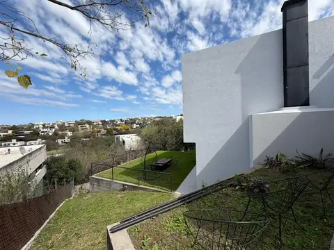 Casa 4 ambientes con 4 baños