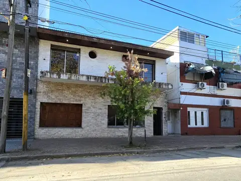 CASA 4 AMBIENTES GARAGE TERRAZA PATIO PARRILLA venta
